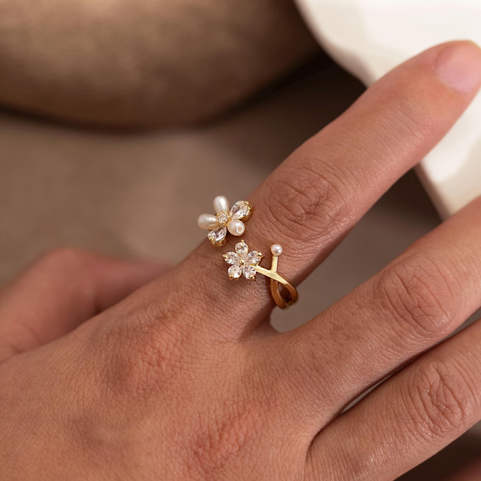 Picture of Pearl Flower Ring with Diamond