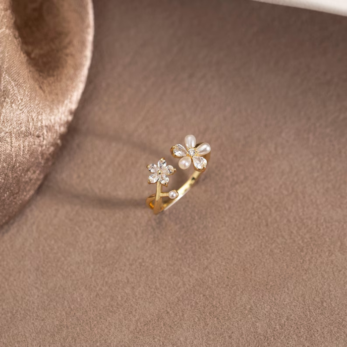 Picture of Pearl Flower Ring with Diamond