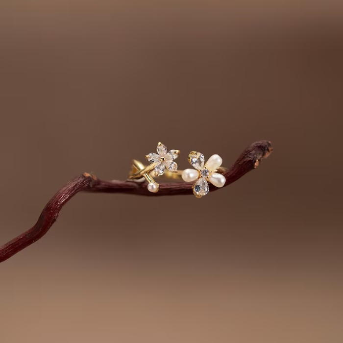 Picture of Pearl Flower Ring with Diamond