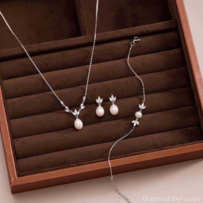 Picture of Minimalist Freshwater Pearl Necklace