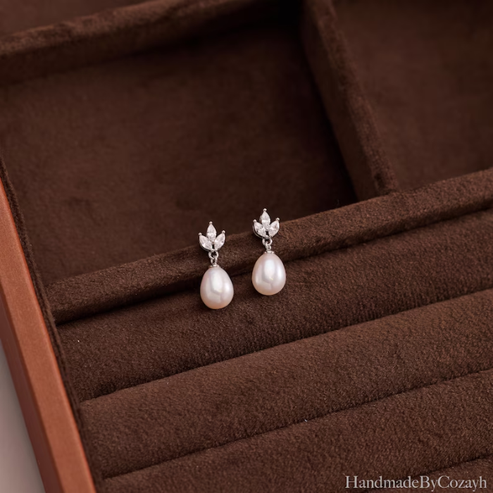 Picture of Minimalist Freshwater Pearl Necklace