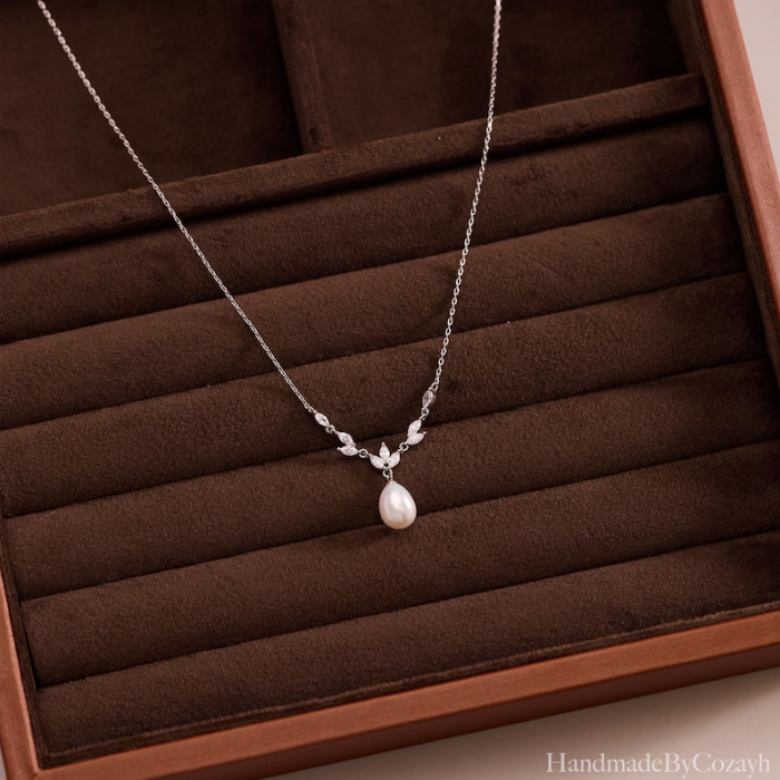 Picture of Minimalist Freshwater Pearl Necklace
