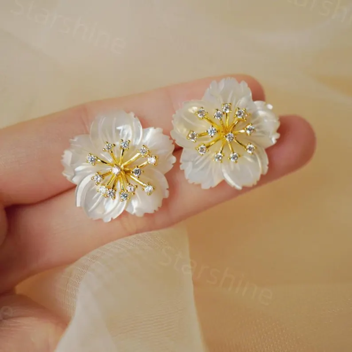 Picture of White Flower Pearl Stud Earrings