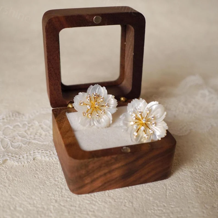 Picture of White Flower Pearl Stud Earrings