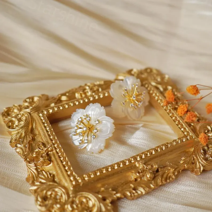 Picture of White Flower Pearl Stud Earrings