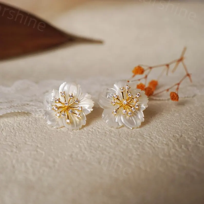 Picture of White Flower Pearl Stud Earrings