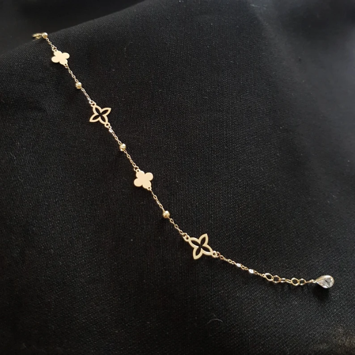 Picture of Gold Clover Bracelet